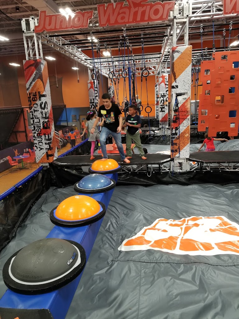 Sky Zone Trampoline Park - Foto 6