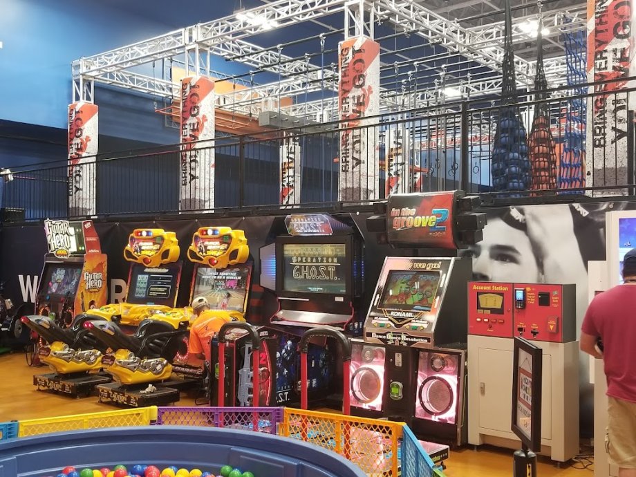 Sky Zone Trampoline Park - Foto 9