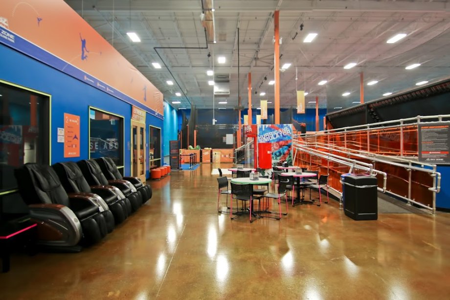 Sky Zone Trampoline Park - Foto 8