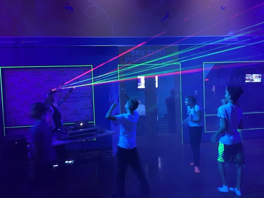 Sky Zone Trampoline Park - Foto 10