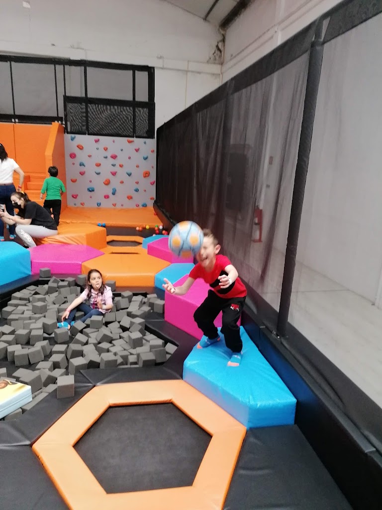 Jumpers - Trampolim Parque - Porto - Foto 10