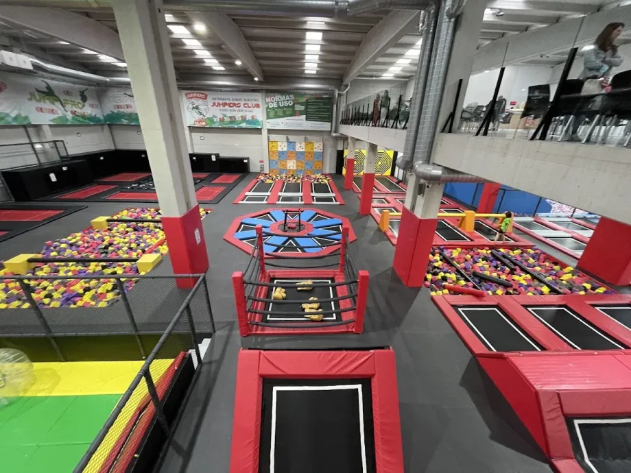 Diver Jump Trampoline Park - Santiago de Compostela - Foto 2