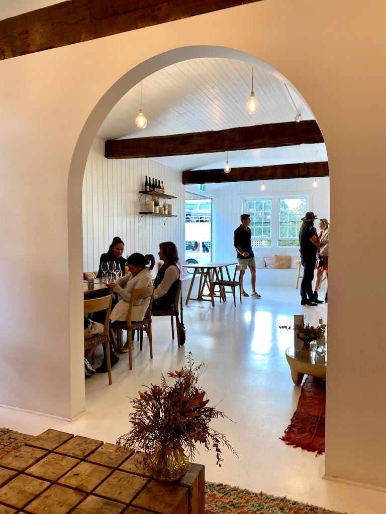 Down The Rabbit Hole Wines - Cellar Door & Restaurant - Foto 10