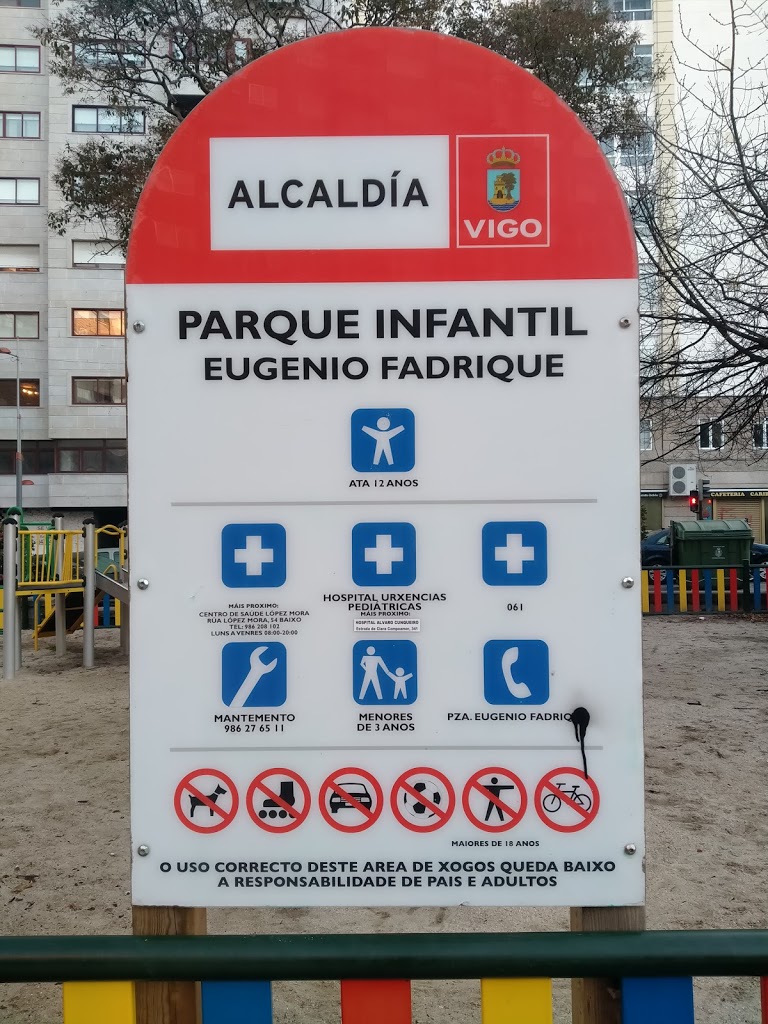 Parque Infantil Praza de Eugenio Fadrique - Foto 1