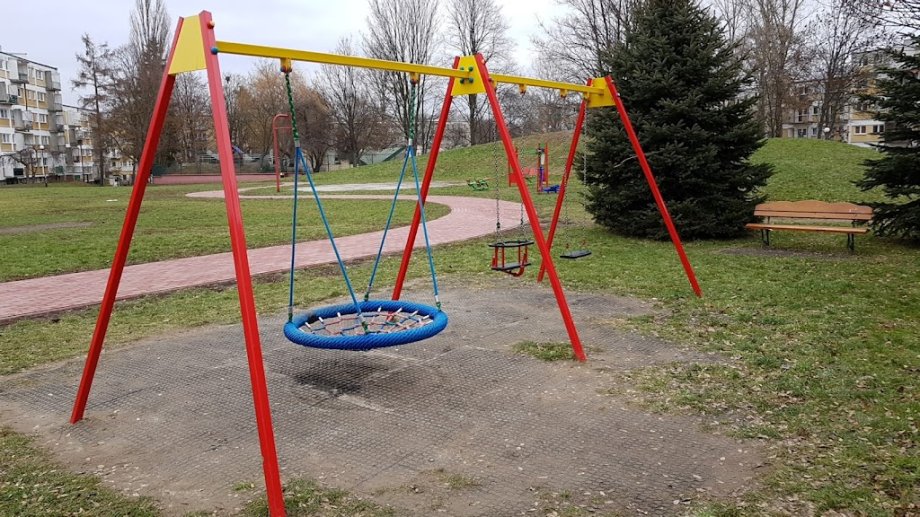 Plac zabaw na os. Słowackiego - Foto 3