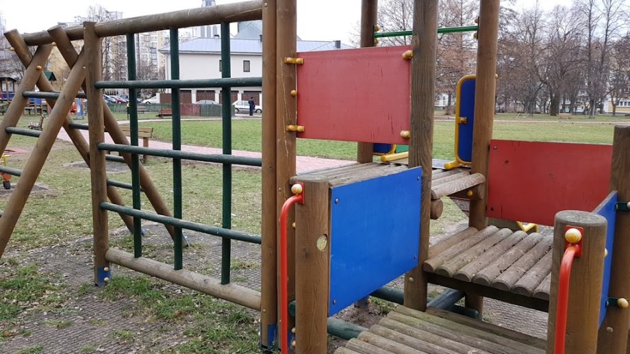 Plac zabaw na os. Słowackiego - Foto 4