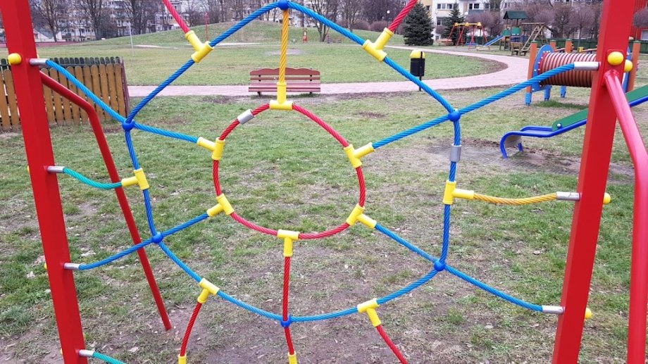 Plac zabaw na os. Słowackiego - Foto 8