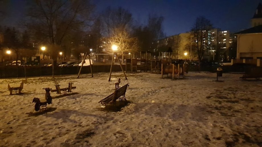 Plac zabaw na os. Słowackiego - Foto 9