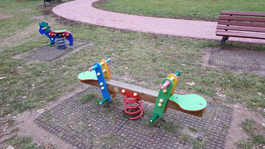 Plac zabaw na os. Słowackiego - Foto 10