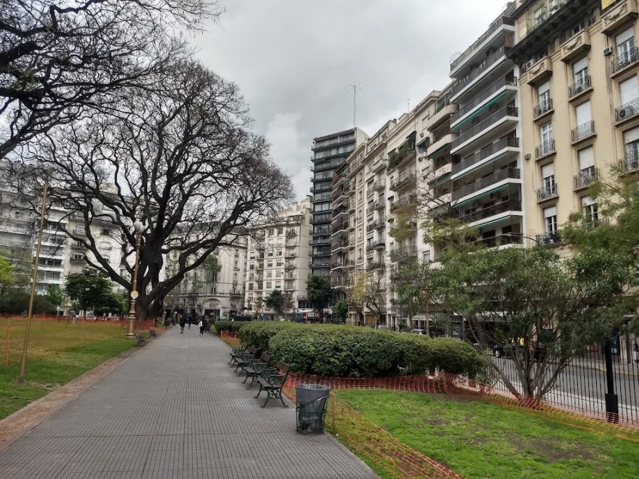 Plaza Vicente López y Planes - Foto 2