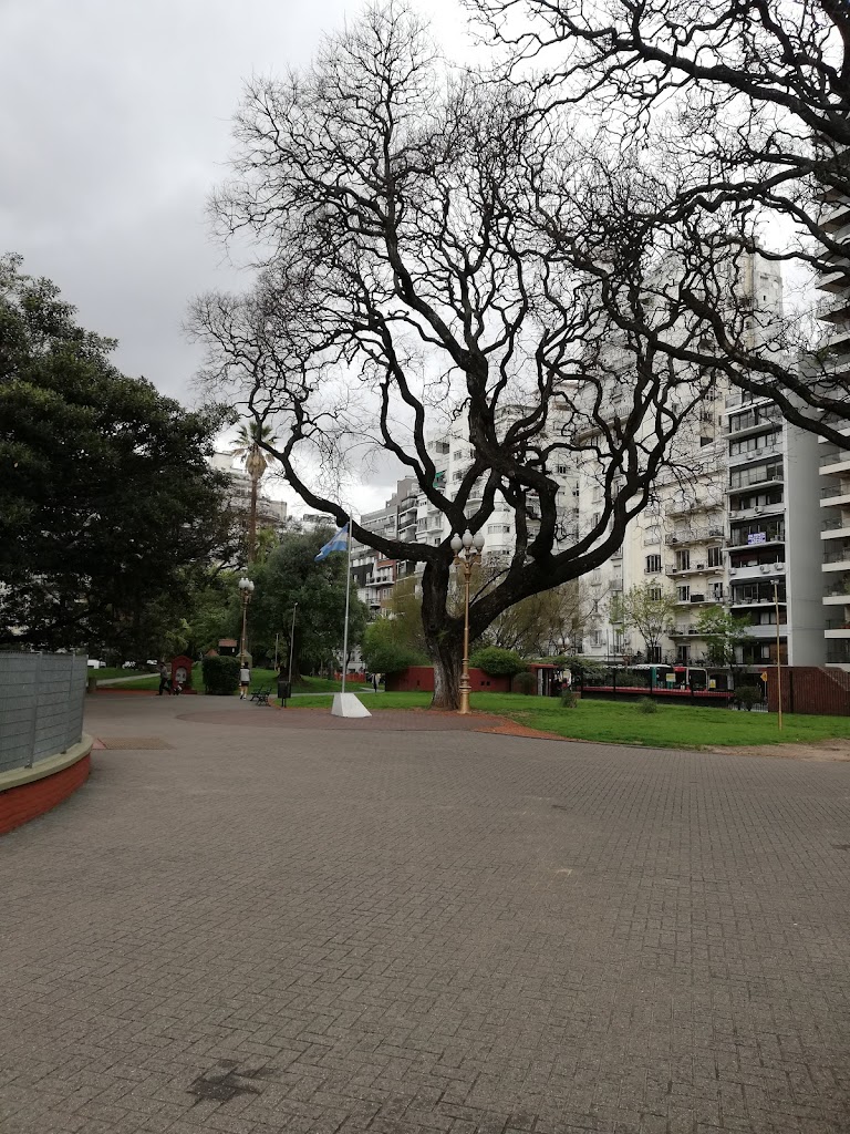 Plaza Vicente López y Planes - Foto 3