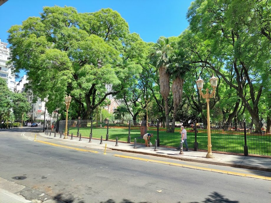 Plaza Vicente López y Planes - Foto 6