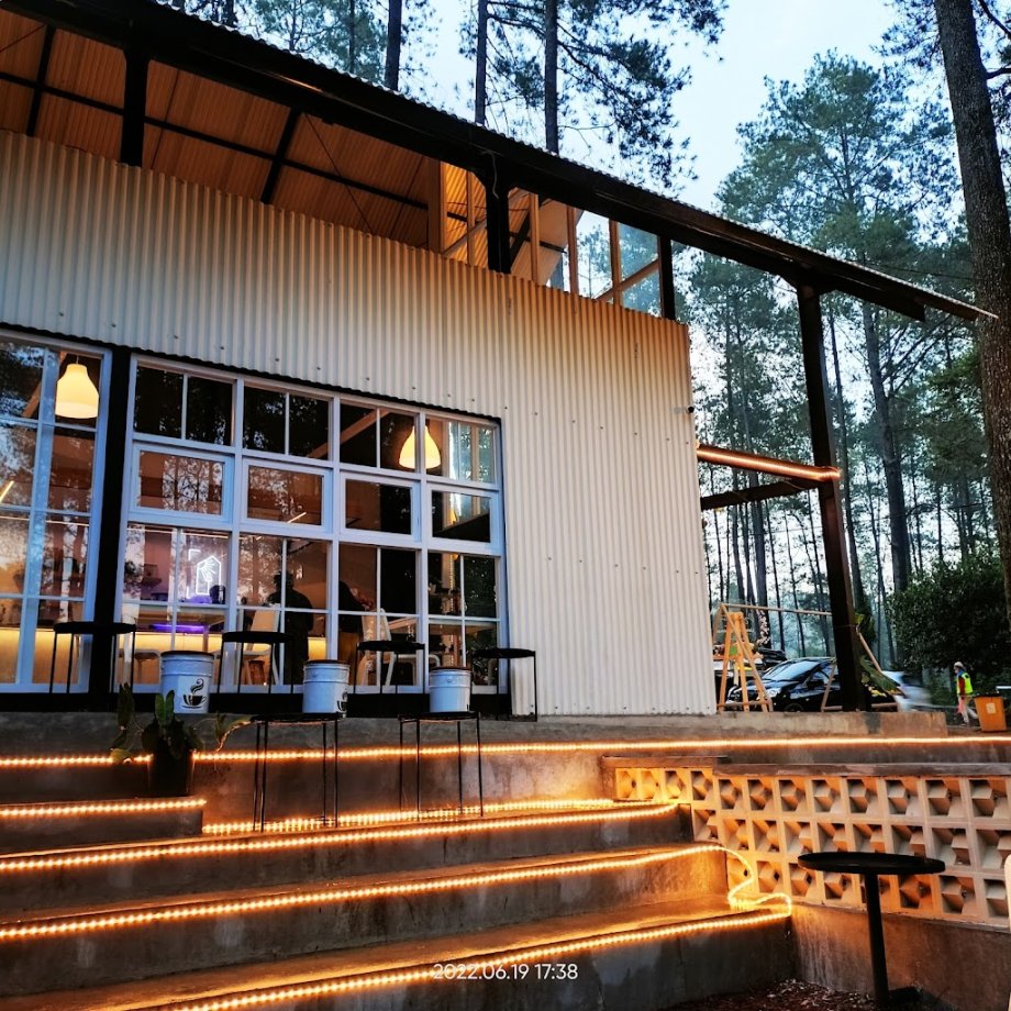 Limasegi Dipinus Cikole, Cafe, Coffee Shop & Eatery - Foto 2