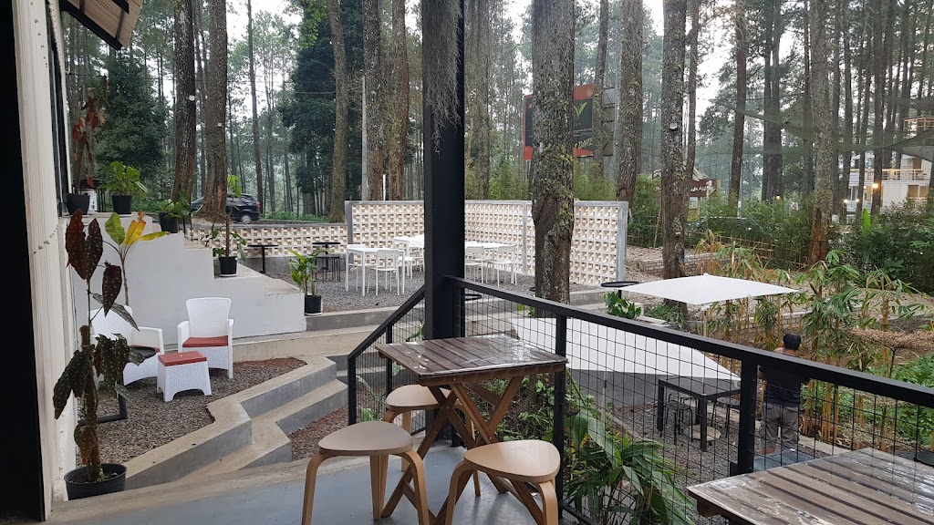 Limasegi Dipinus Cikole, Cafe, Coffee Shop & Eatery - Foto 1