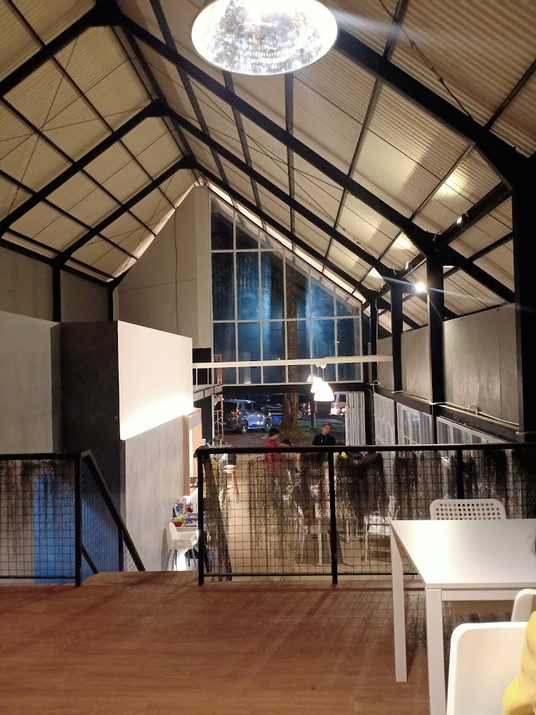 Limasegi Dipinus Cikole, Cafe, Coffee Shop & Eatery - Foto 1