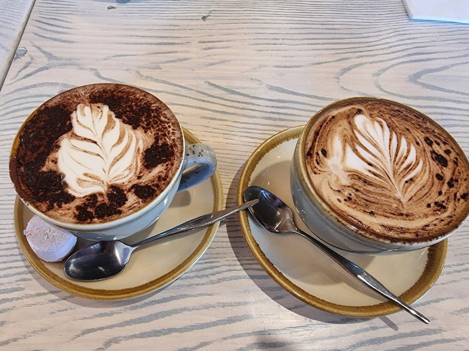 The Hideout Eat Drink Play - Foto 4