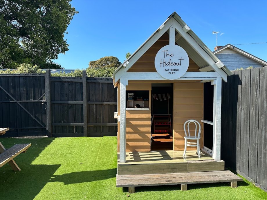 The Hideout Eat Drink Play - Foto 13