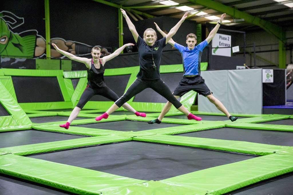 Flip Out Trampoline Arena - Foto 1