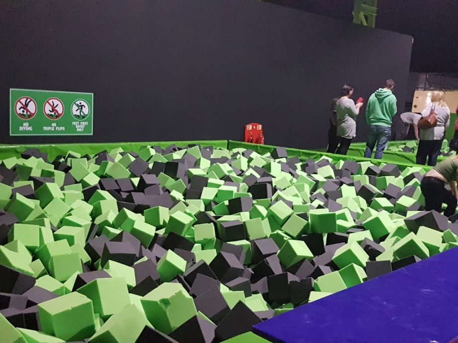 Flip Out Trampoline Arena - Foto 3