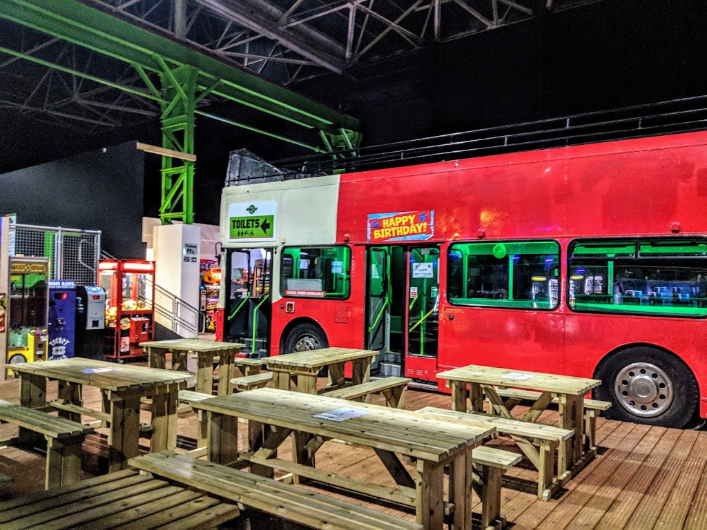 Flip Out Trampoline Arena - Foto 1