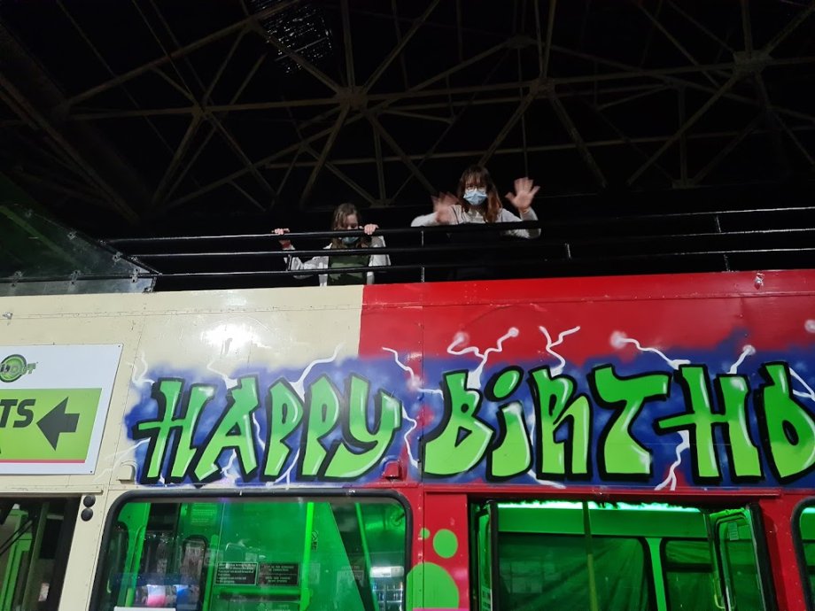 Flip Out Trampoline Arena - Foto 5