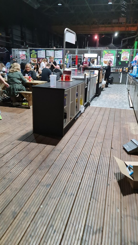 Flip Out Trampoline Arena - Foto 6