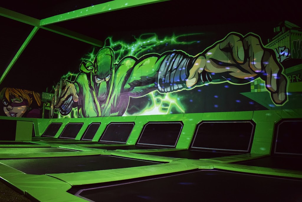 Flip Out Trampoline Arena Rostock - Foto 1