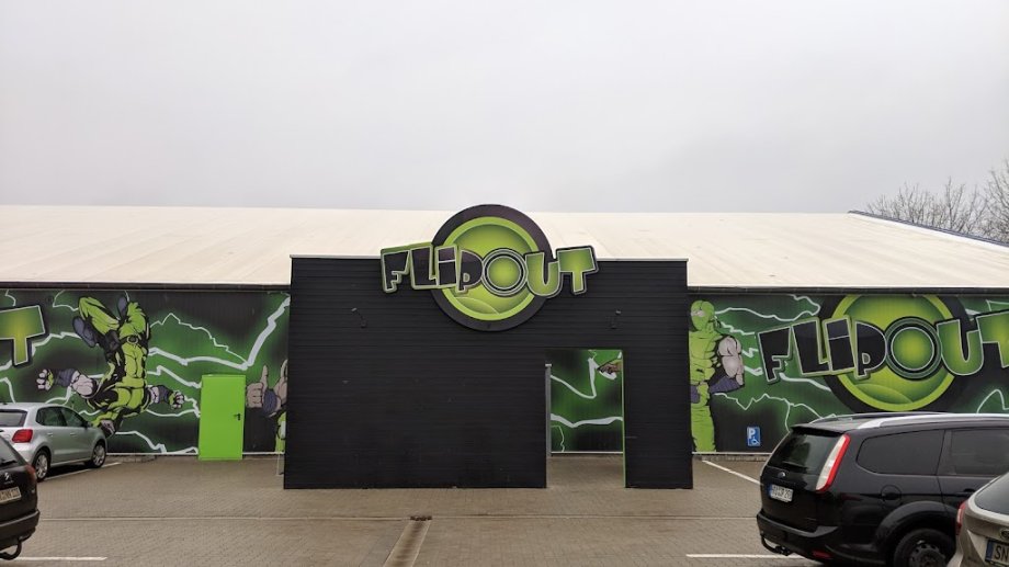 Flip Out Trampoline Arena Rostock - Foto 7