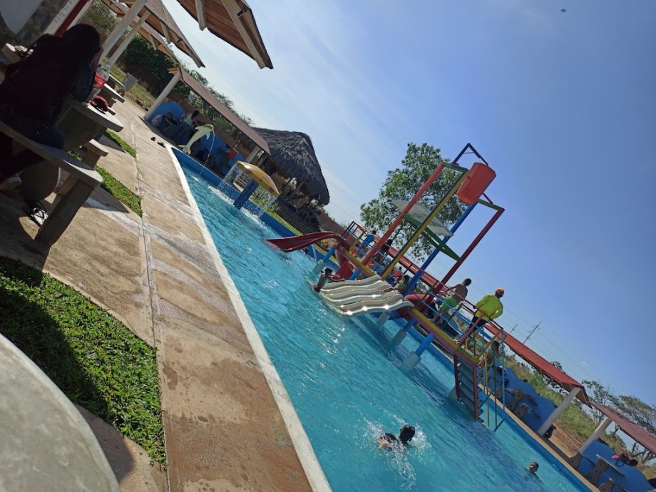 Parque Recreacional Río Alegre - Foto 8