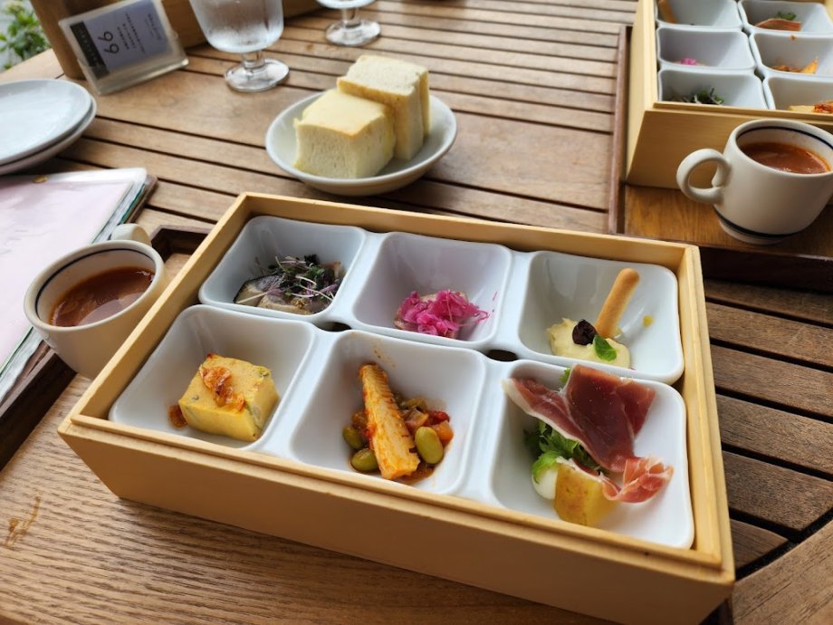 PARK in CAFE bird tree - Foto 13