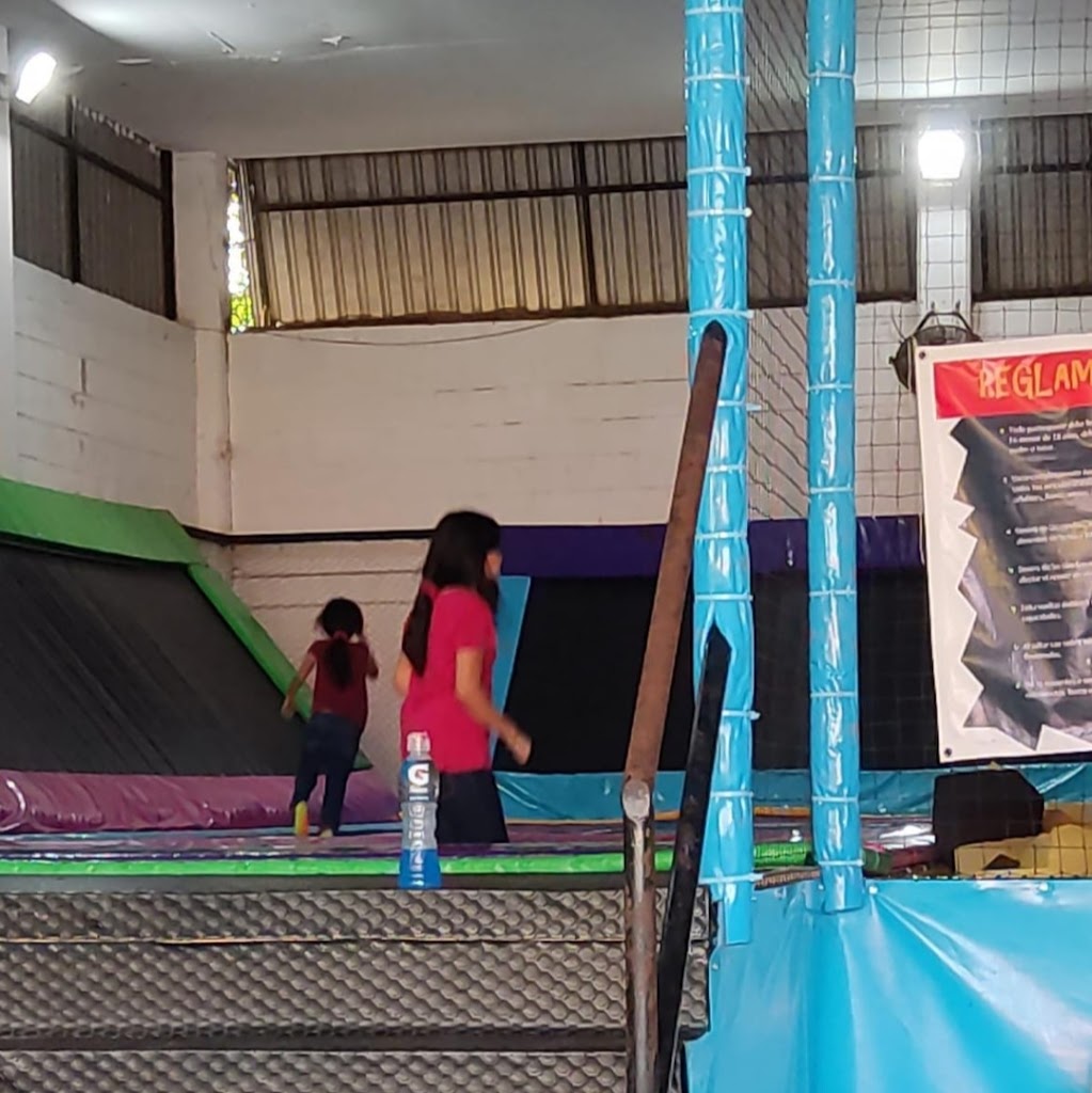 Space Jump Trampoline Park Lázaro Cárdenas - Foto 1