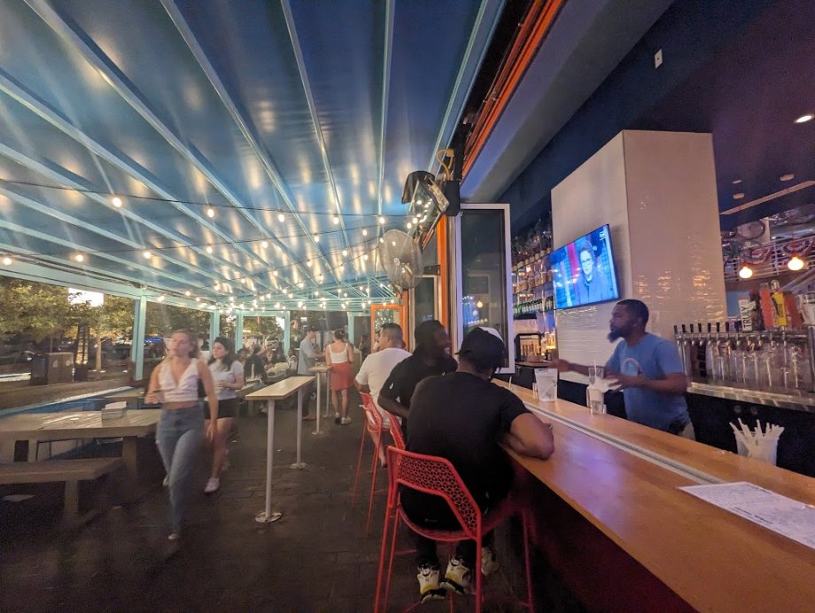 Boardwalk Bar & Arcade - Foto 12