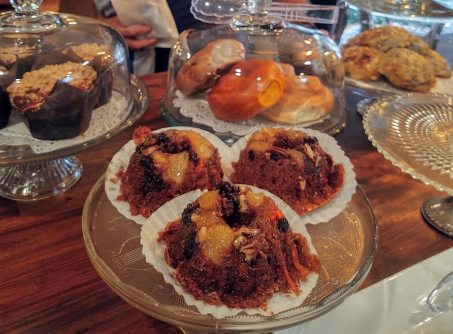 Holy Grounds Cafe - Foto 7