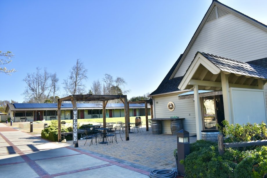 Holy Grounds Cafe - Foto 11