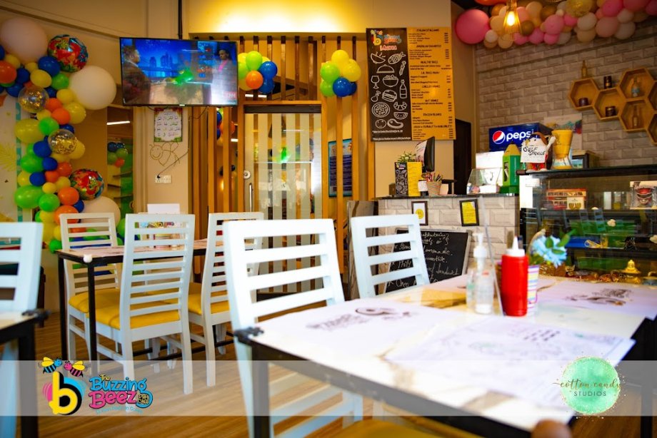 The Buzzing Beez Playcafe - Foto 2