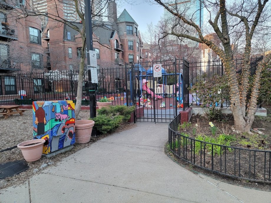 Playground at Carleton St - Foto 2