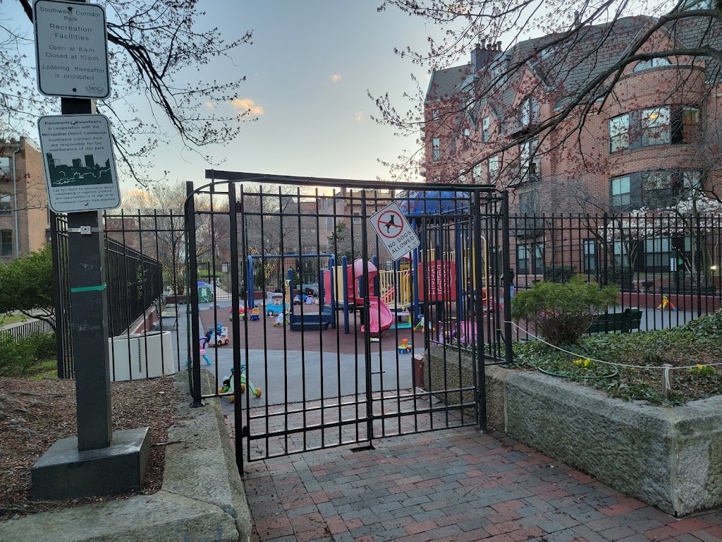 Playground at Carleton St - Foto 1