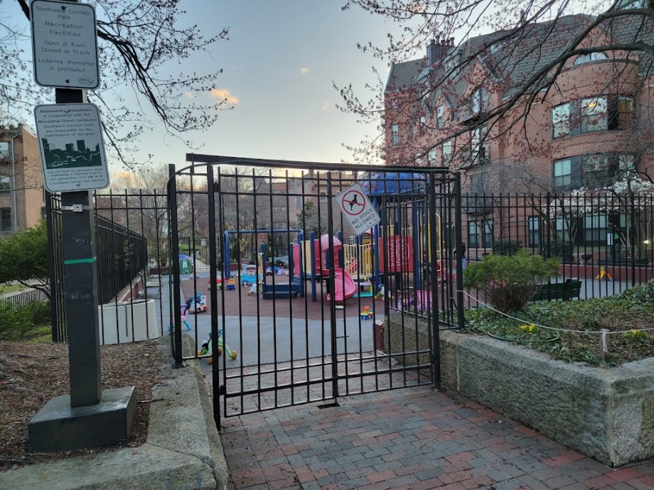 Playground at Carleton St - Foto 4