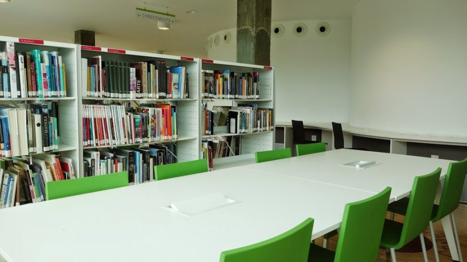 Biblioteca Pública Municipal Xosé Neira Vilas de Vigo - Foto 2