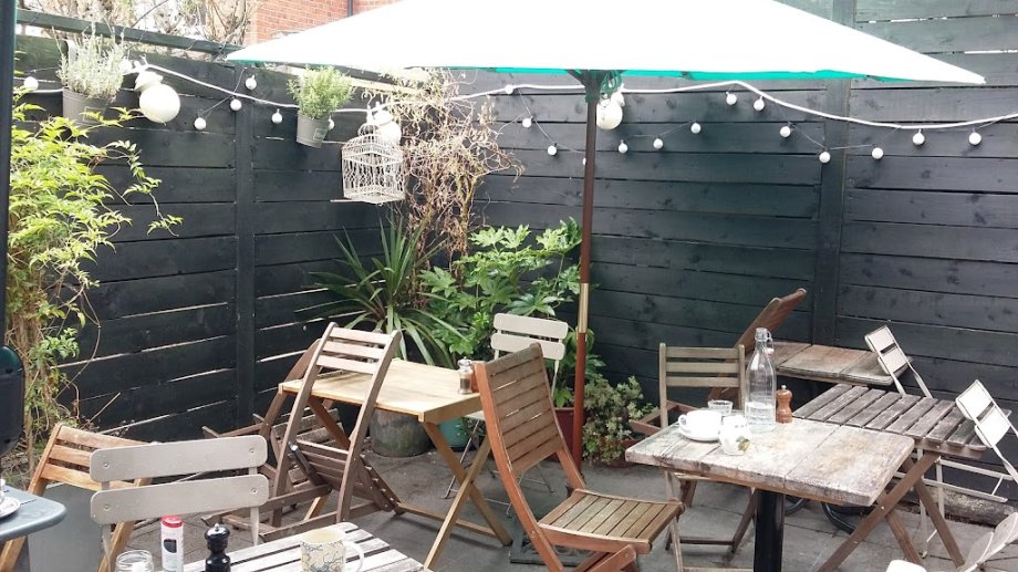 The Fallow Deer Cafe - Foto 10