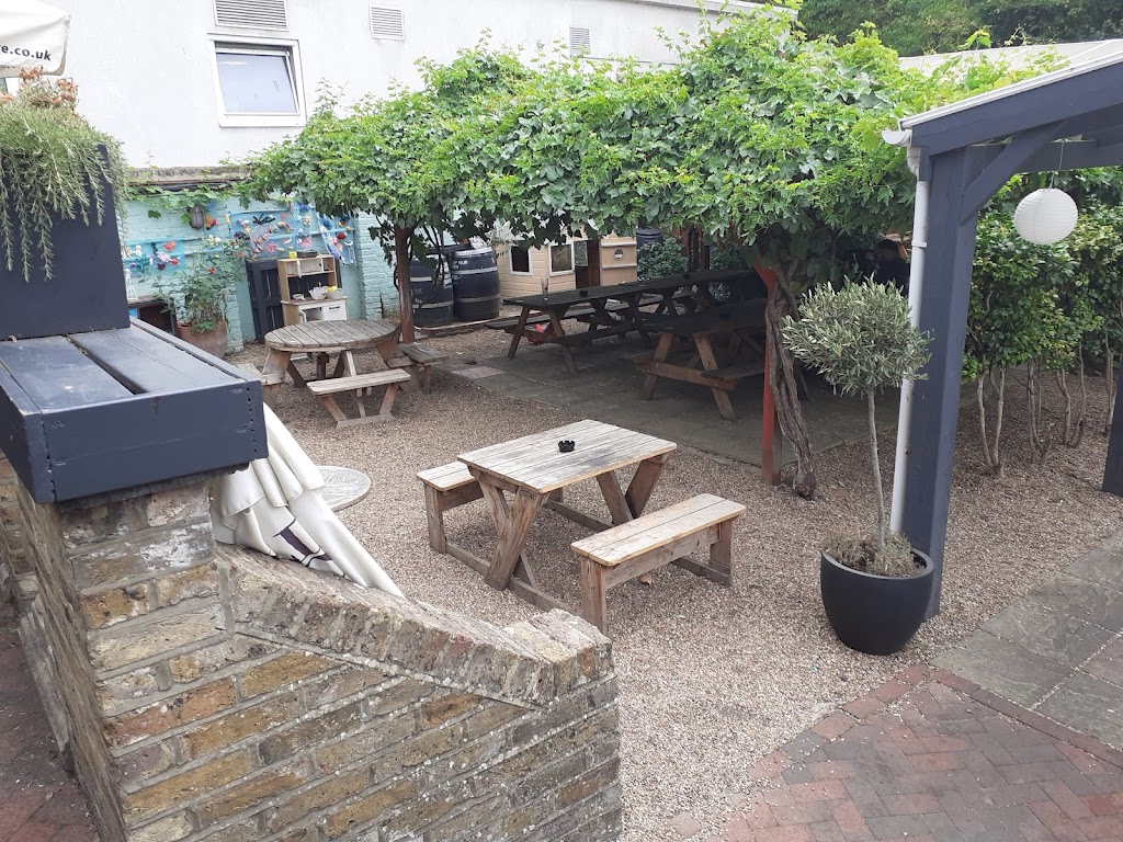 Charles Holden - Foto 1