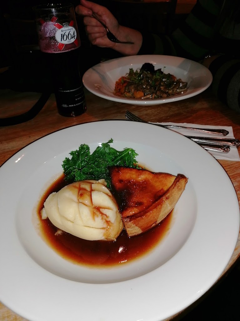 Charles Holden - Foto 1