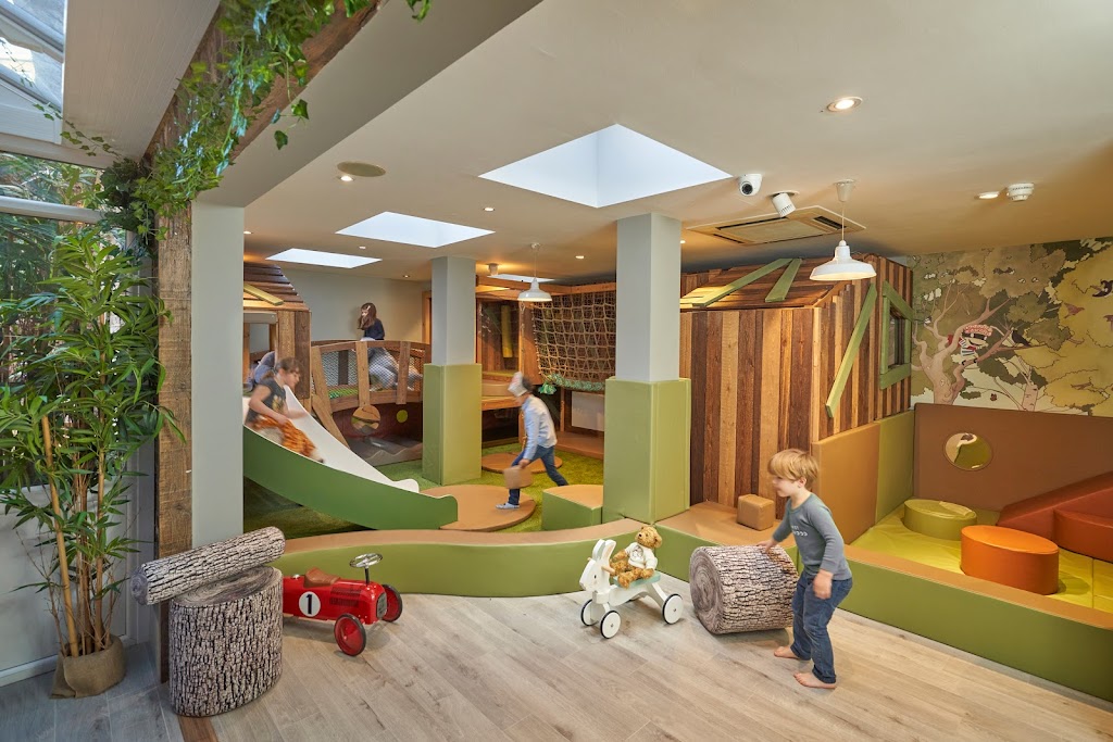 Maggie & Rose Kensington Family Members Club 1