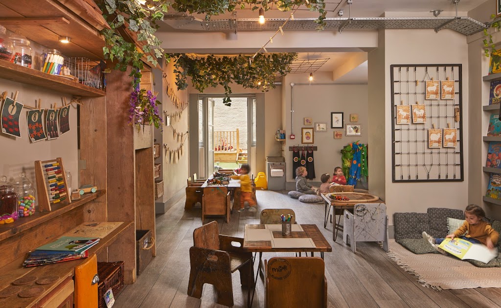 Maggie & Rose Kensington Family Members Club 3