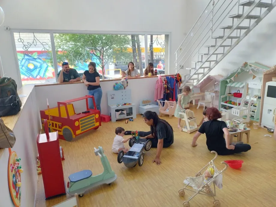 LuPaLaLand, juegos y cafe - Foto 6