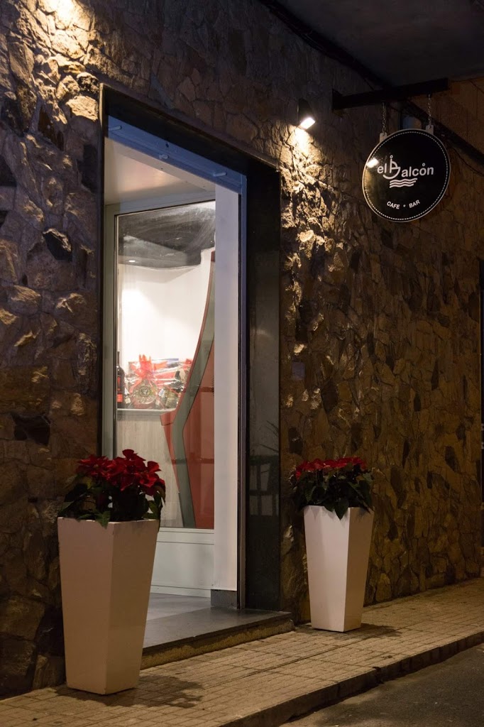 El Balcón Cafe Bar 6