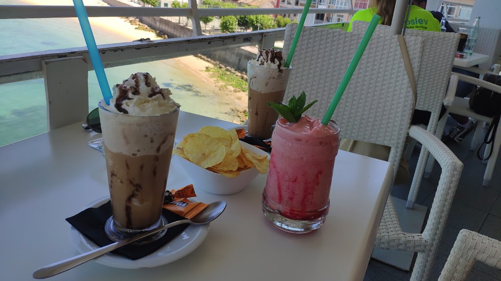 El Balcón Cafe Bar 1