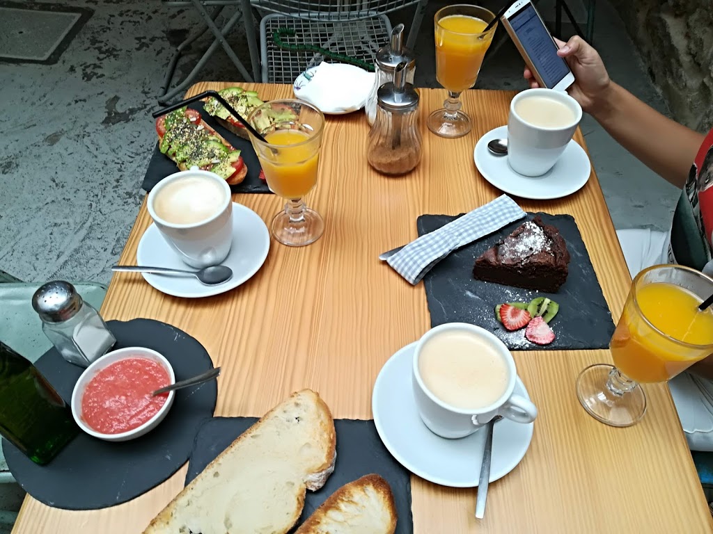 El patio Kinder Bar 12