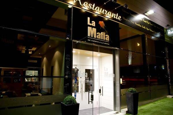 La Mafia se sienta a la mesa