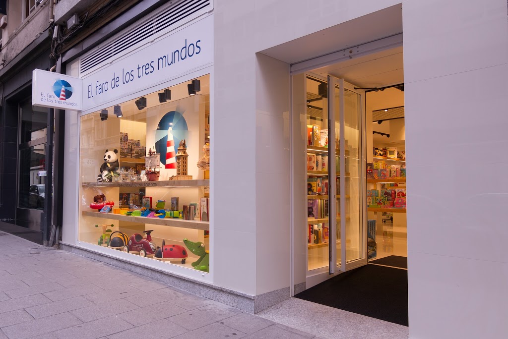 El faro de los tres mundos - Foto 1